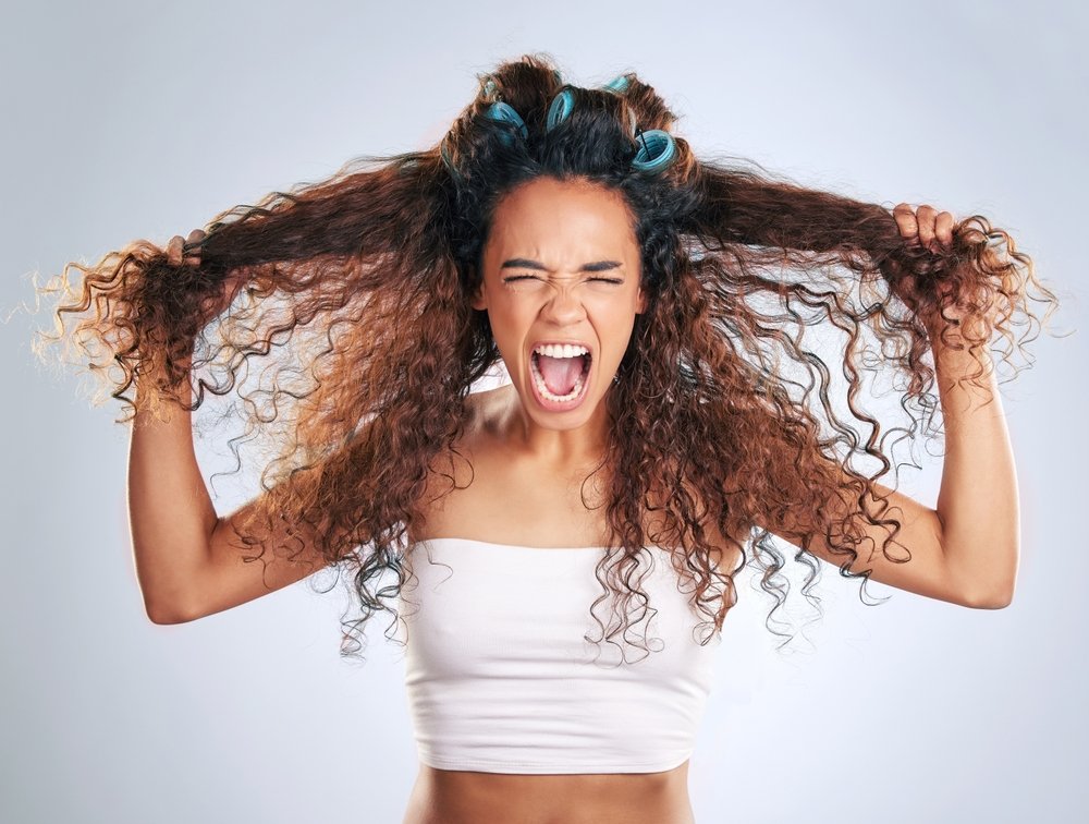 Wanneer je afro haar hebt zoals deze meid dan is een keratine behandeling wat je nodig hebt. Je kunt het zovaak wassen als je wilt en het blijft glanzend en mooi.